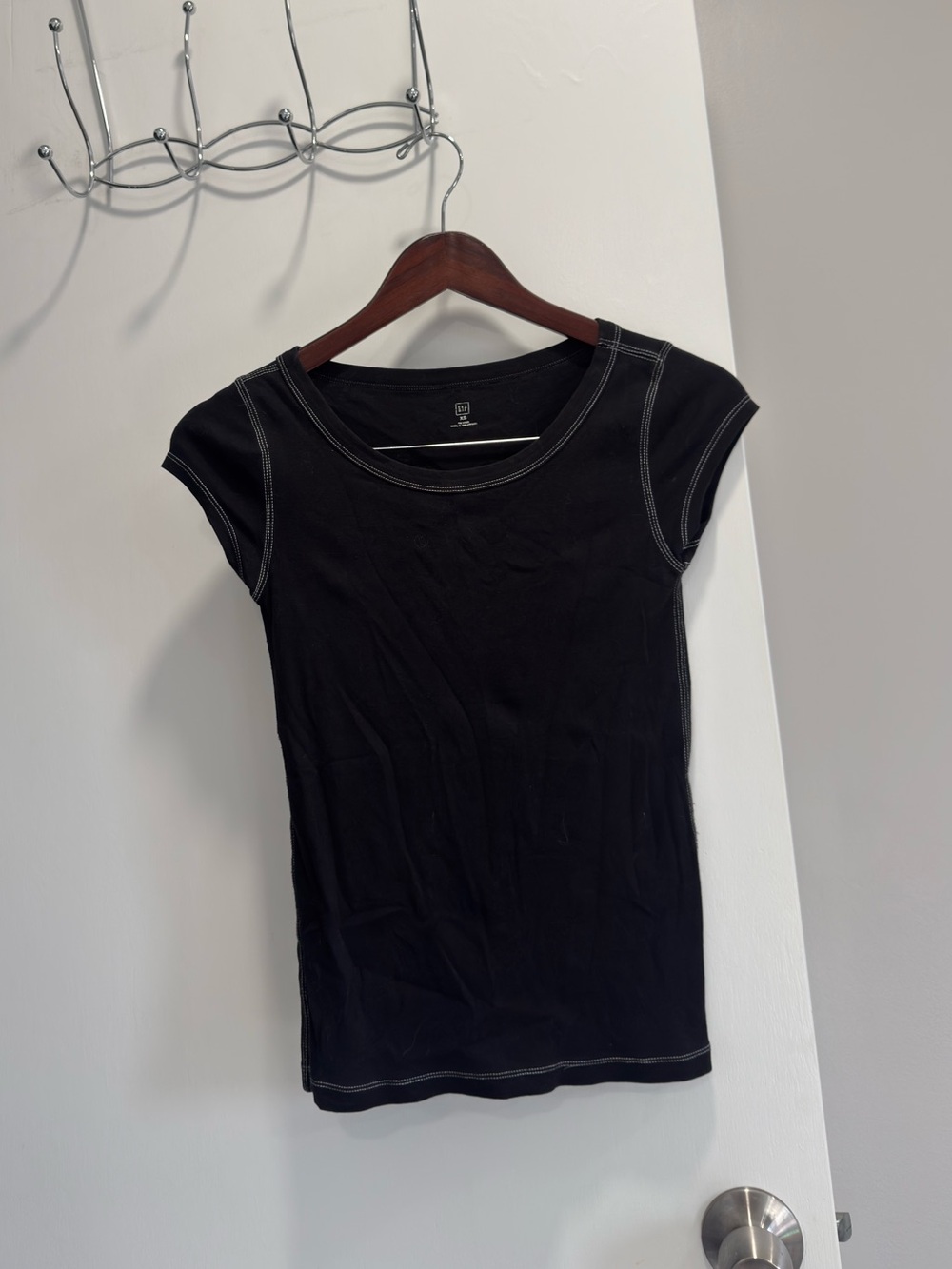 GAP Black Crewneck Cap-Sleeve Tee with Contrast Stitching